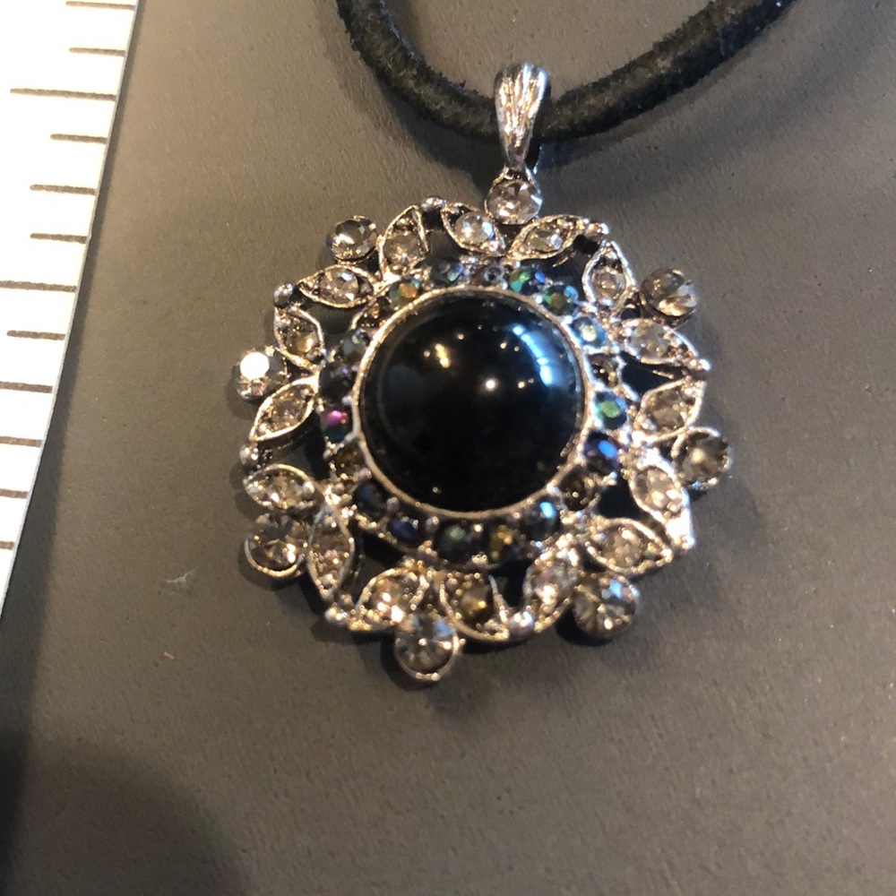 🖤✨ Black/iridescent rhinestones pendant choker